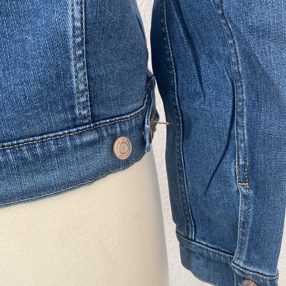 Gap Denim Jean Jacket. NWT - Picture 4 of 11